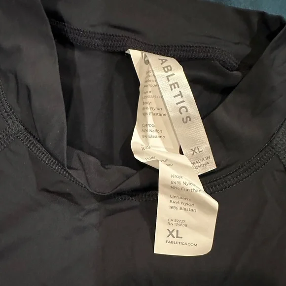 Fabletics Rash Guard/Compression shirt - Picture 3 of 3